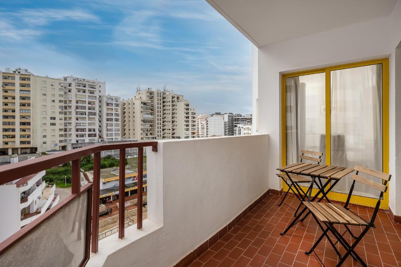 Sunny Flat W/ Balcony & Pool By Lovelystay Portimao Luaran gambar