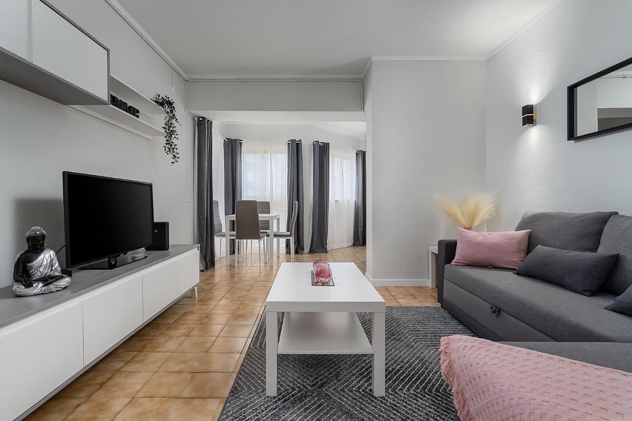 Sunny Flat W/ Balcony & Pool By Lovelystay Portimao Luaran gambar